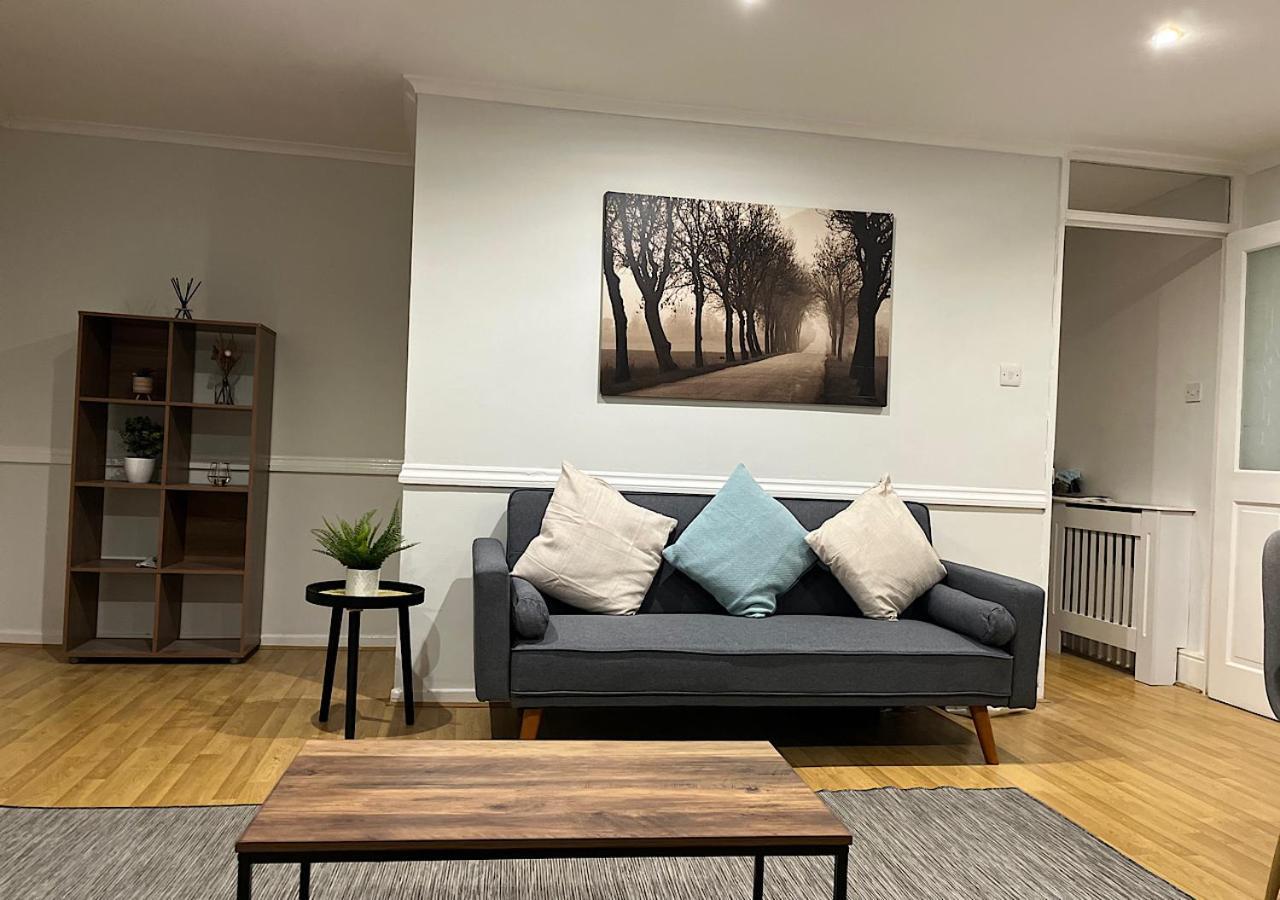 Lovely 2 Bedroom Apartment With Parking Space London Eksteriør billede