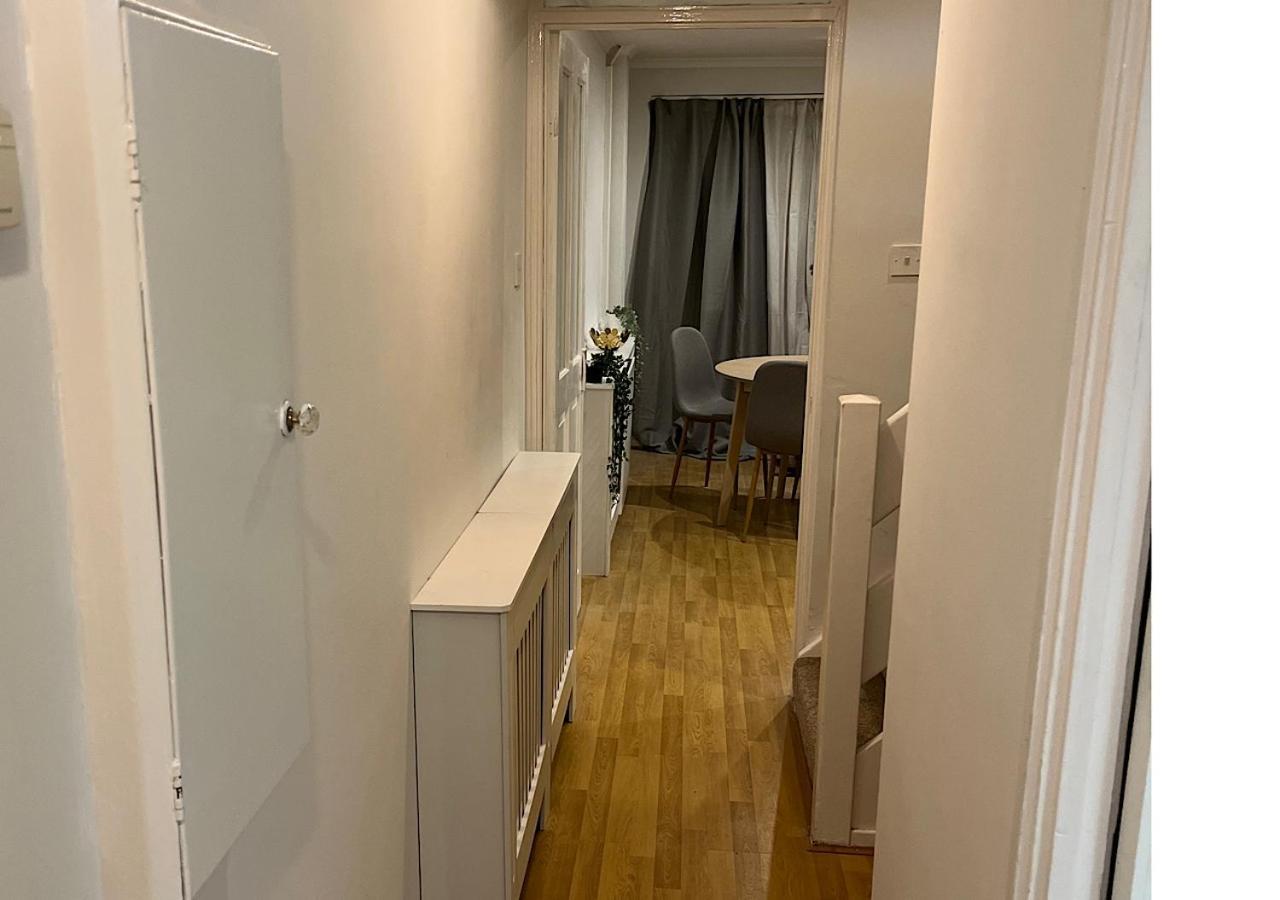 Lovely 2 Bedroom Apartment With Parking Space London Eksteriør billede