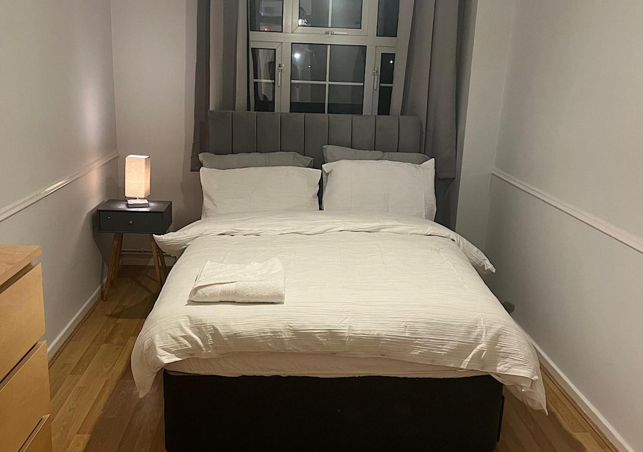 Lovely 2 Bedroom Apartment With Parking Space London Eksteriør billede