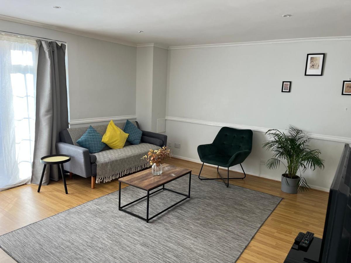 Lovely 2 Bedroom Apartment With Parking Space London Eksteriør billede